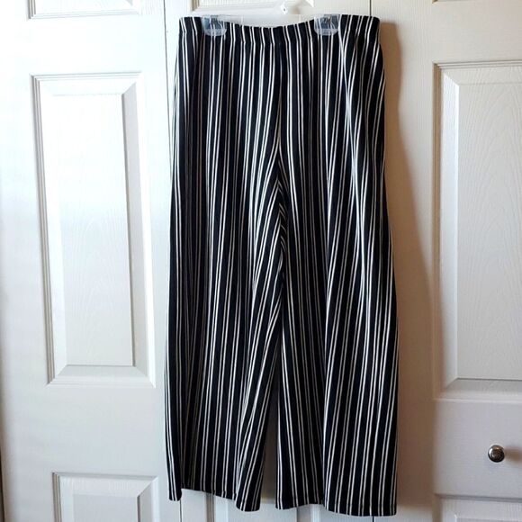 2/$15 Sale Wild Fable wide leg, knit pant, medium - Picture 1 of 4